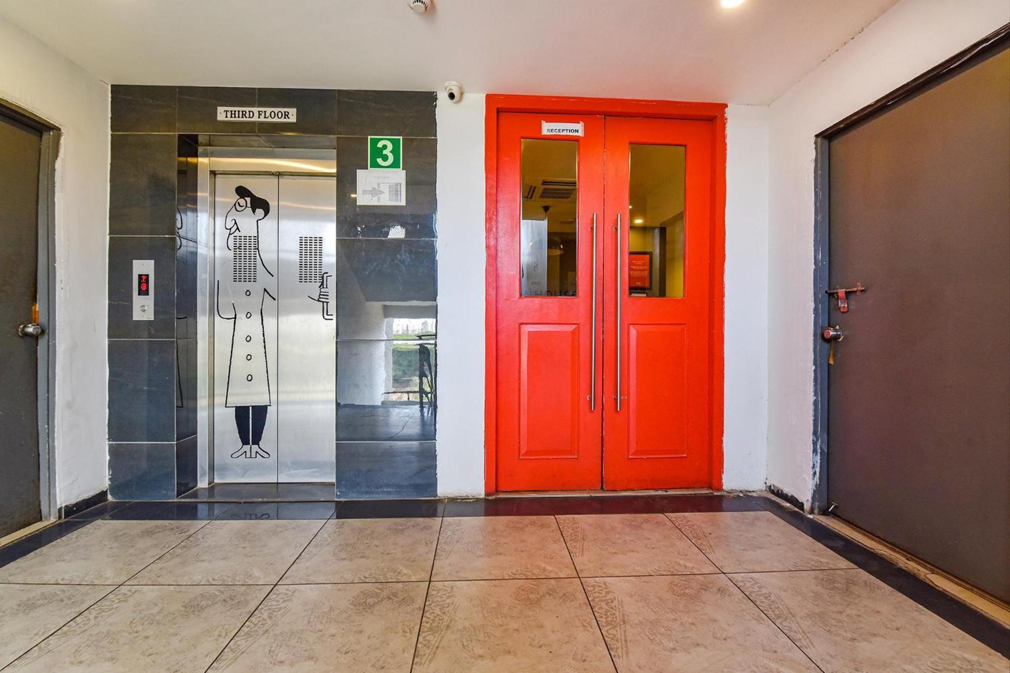 Fabhotel Ny Townhouse Ahmedabad Exterior photo