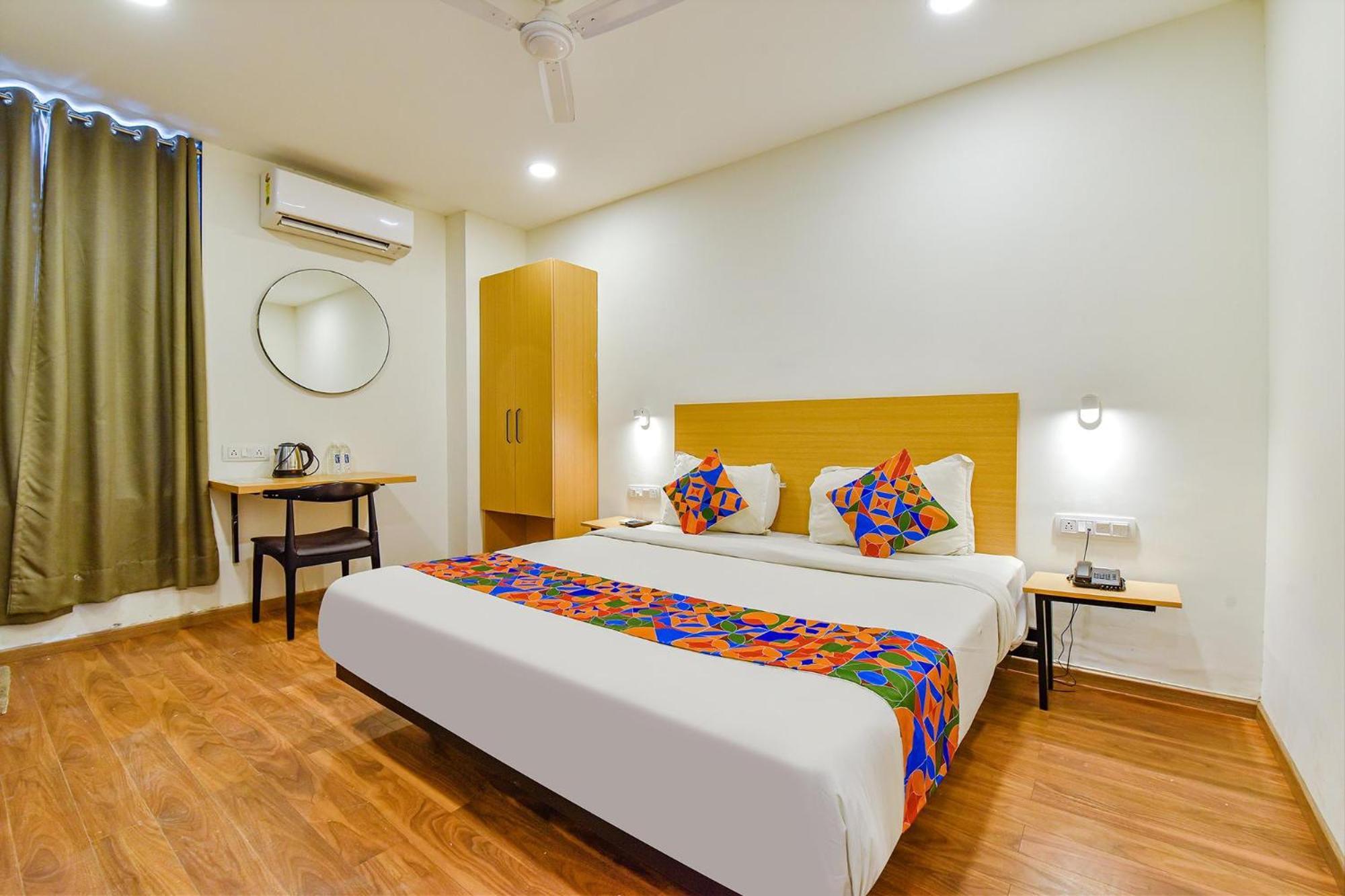 Fabhotel Ny Townhouse Ahmedabad Exterior photo